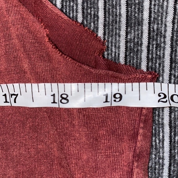 Bluenotes burgundy distressed Sleeveless top L - Picture 5 of 7